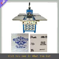 Multi-coloured and durable silicone trademark forming machine
